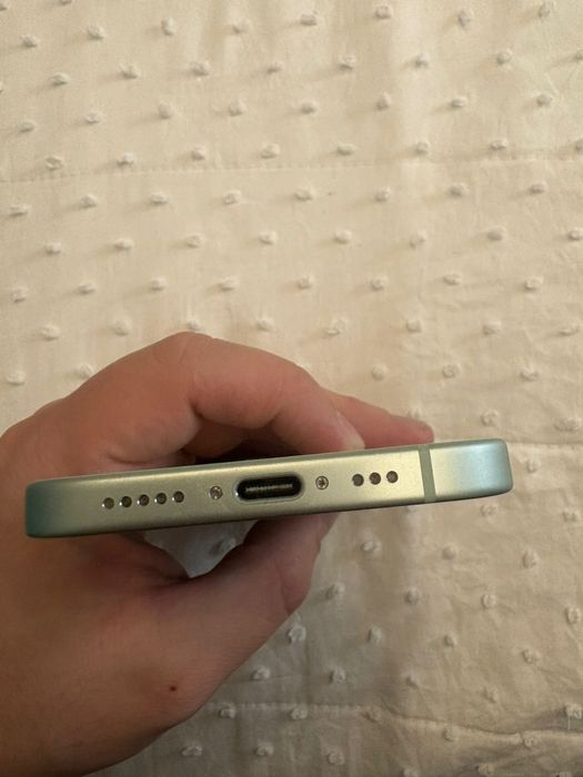 Iphone 15  Green