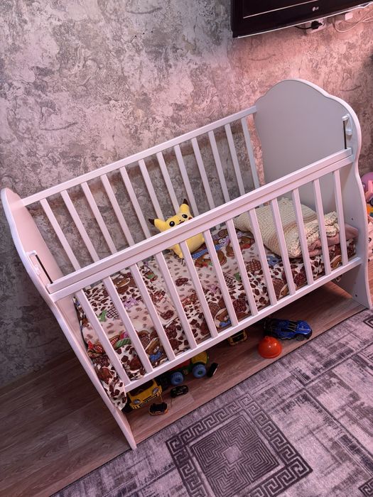 Продам детскую кроватку