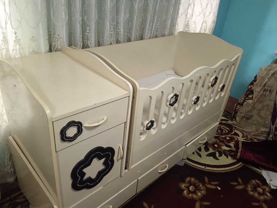 Детски колибел сотилади