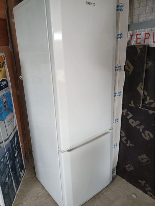 Продам двух камерный холодильник