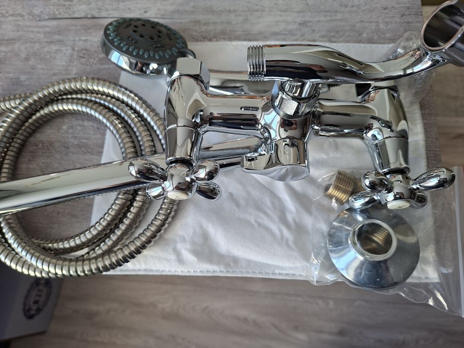 Смеситель  для  ванной