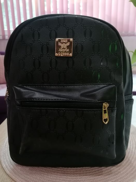 НОВА дамска чанта и раница.