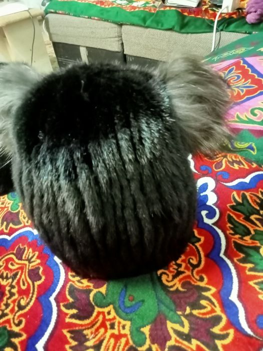 Срочно продам 2 шапки по 5000тг!