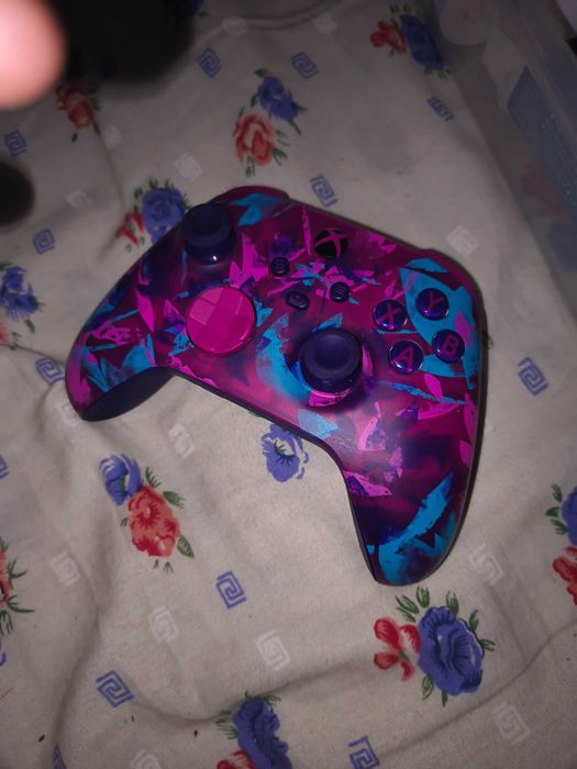 Vand controller Xbox X Heart breaker edition 300 RON