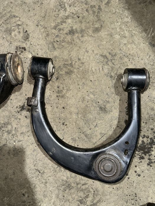 Рычаг на лх570 верх и ниж цапфа