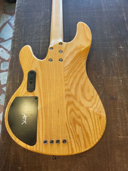 Бас китара Ibanez ATK 200, продавам