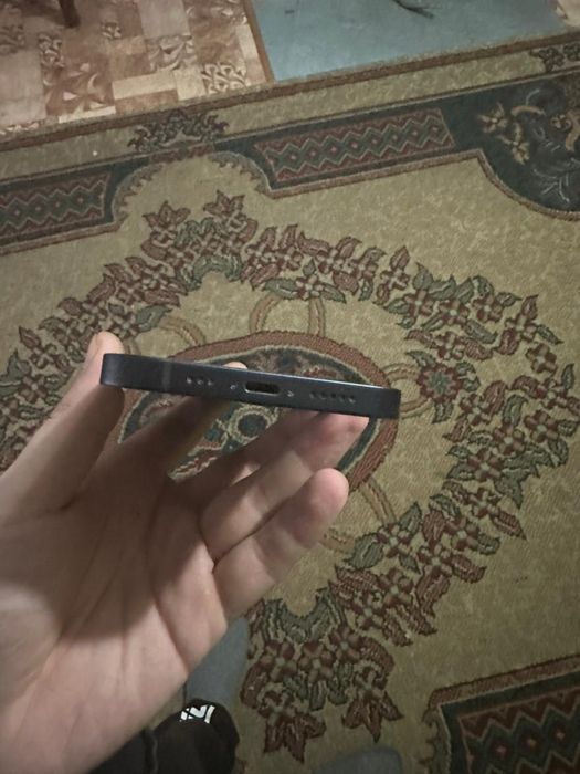 В продаже Айфон 12