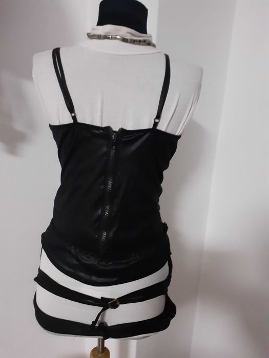 Rochii  de piele , lac , nylon   negre