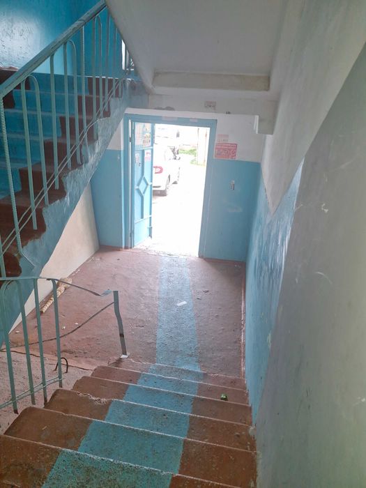 Продаю 2 комнатную  квартиру  в хорошем  районе