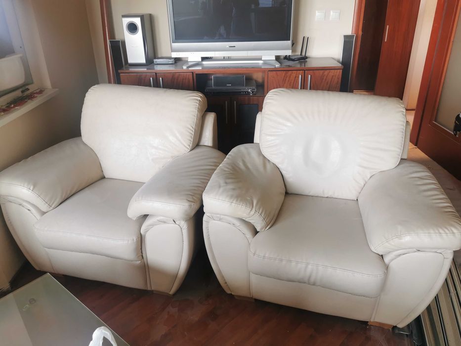 Българска холна гарнитура с разтегателен диван и два фотьойла