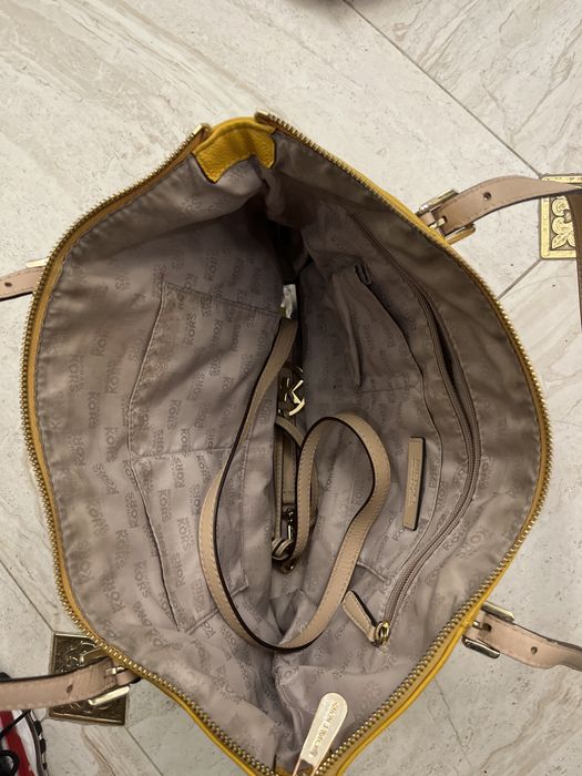 Две сумки Michael Kors, Caprisa