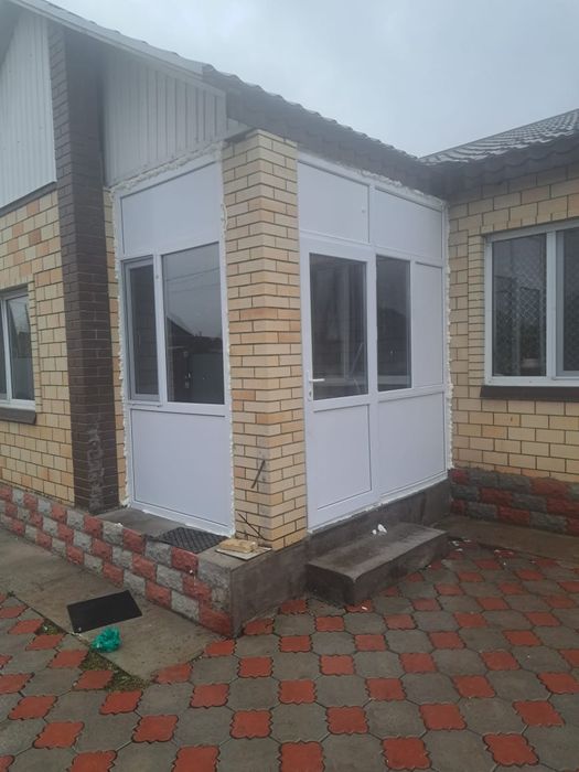 Перегородки пластиковые, алюминиевые