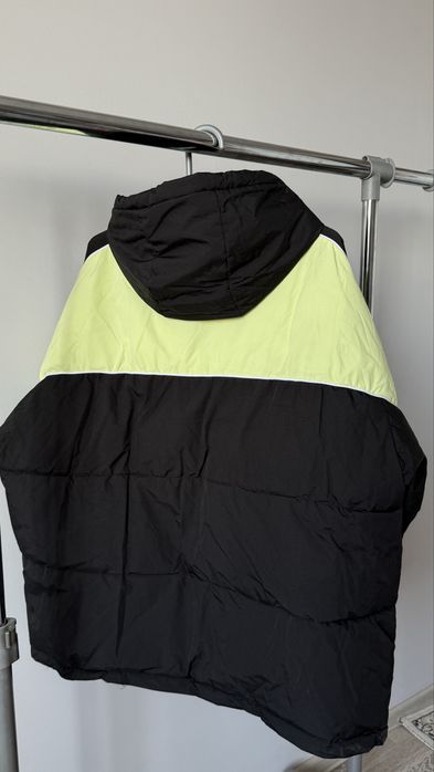 Продам димисезонную куртку унисекс