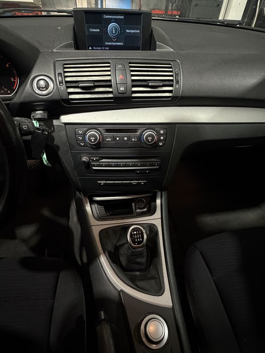 Bmw seria 1 118d diesel trapa navi facelift