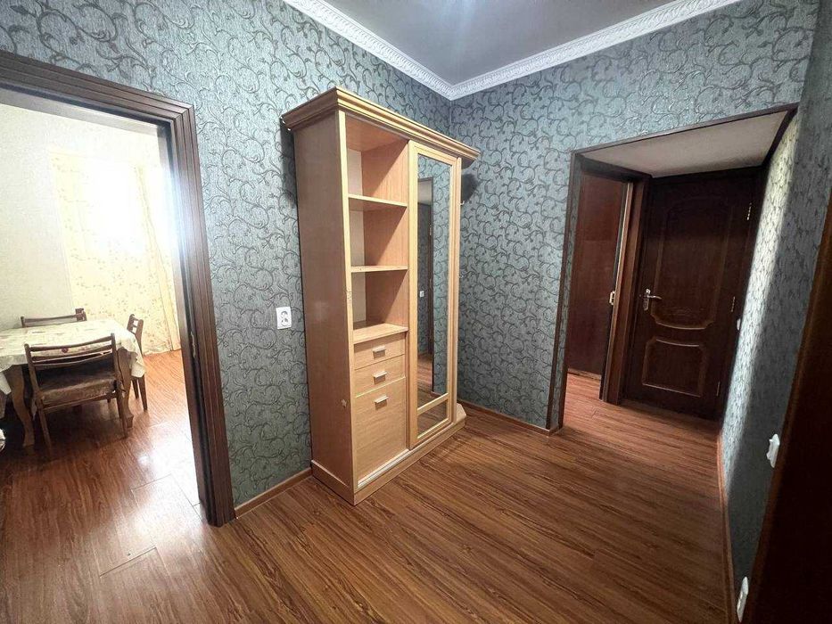 Чистая 2-к, раздельная планировка, 65 м², метро Ойбек`