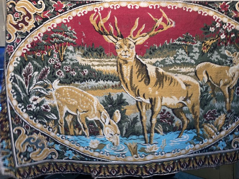 Carpeta cu cerbi, model antic si vecchi