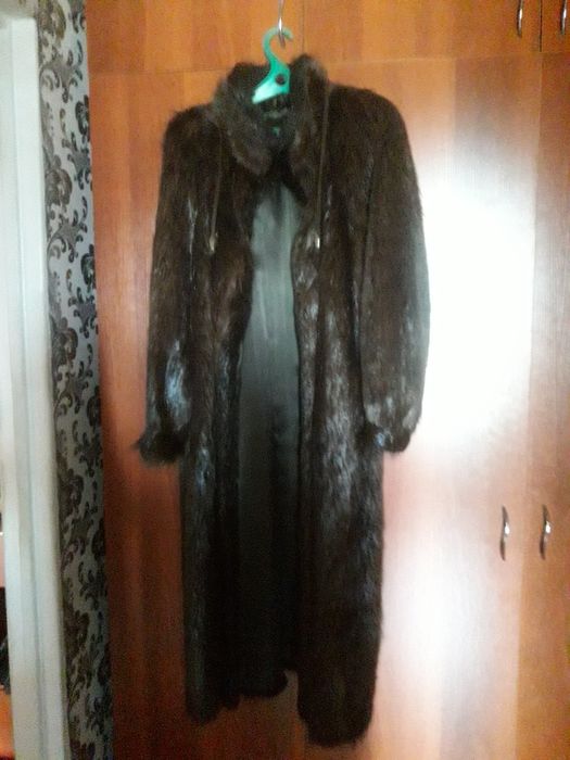 Продаю нутриевую шубу длинную