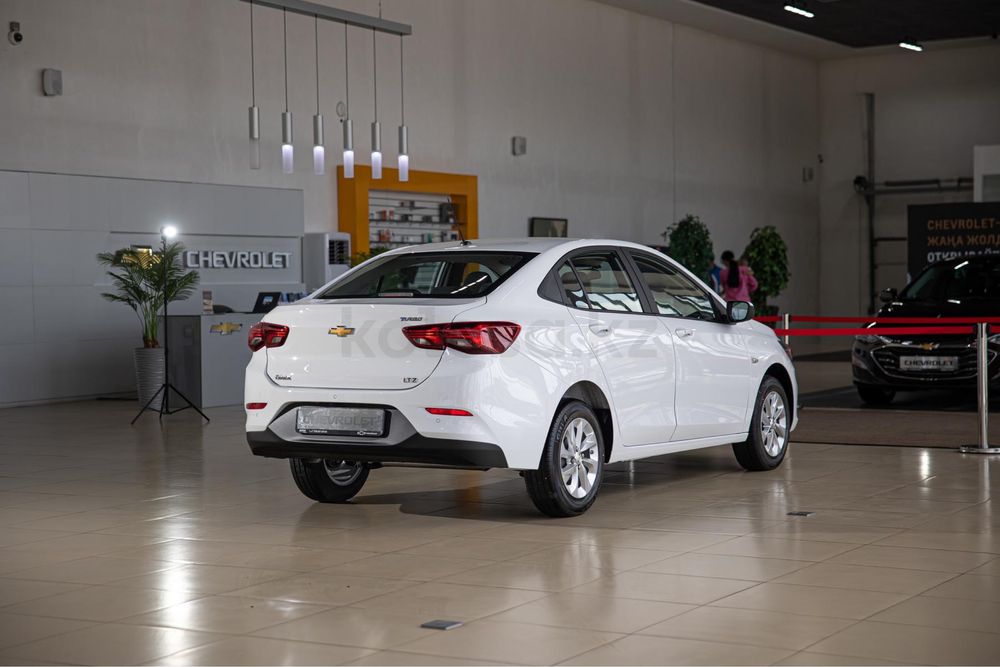 Продам свой Chevrolet Onix Автомат Белый в идеальном состаяние