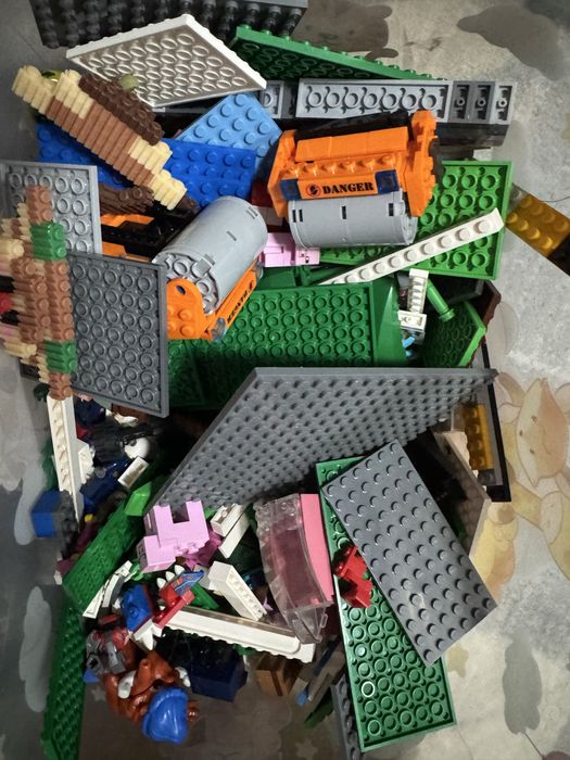 Lego много собранный наборов