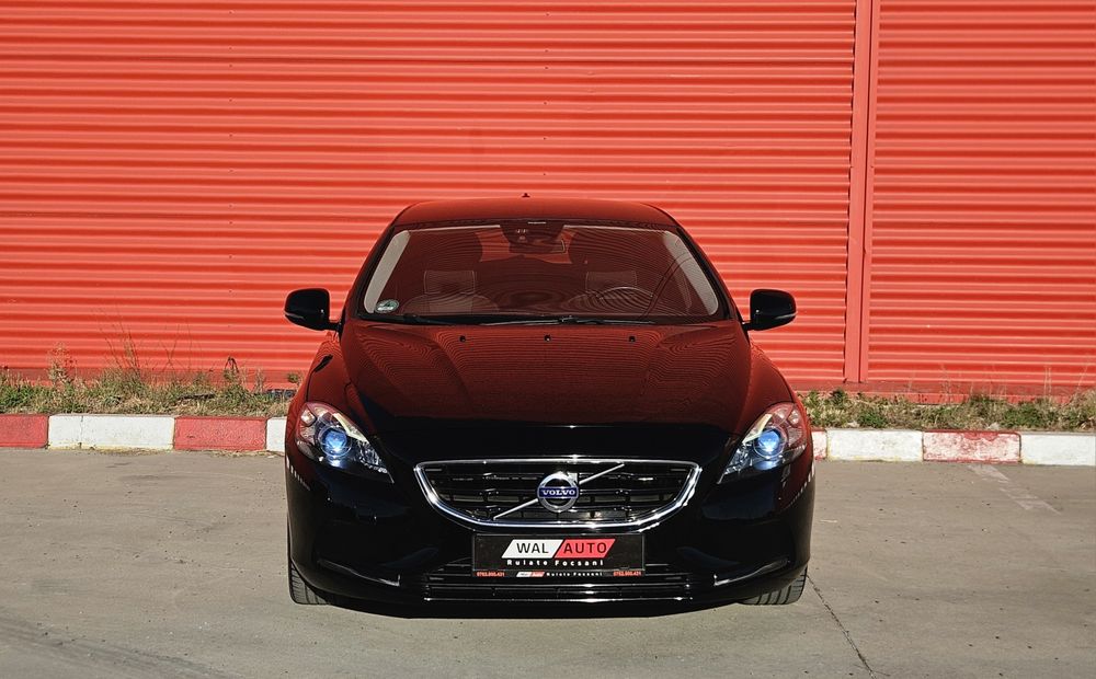 Volvo V40 1.6D 109 cp 2013  Euro 5 Bi-Xenon-Navi-Clima-Piele+Textil-Jante R17-Crom