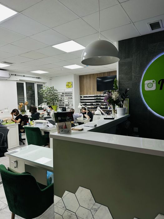 Аренда маникюрного стола в салоне красоты