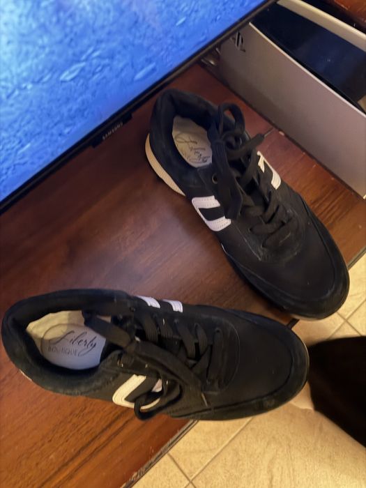 Кроссовки женские