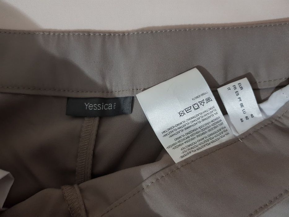 Pantaloni Yessica at C&A,marimea 40,noi fara eticheta