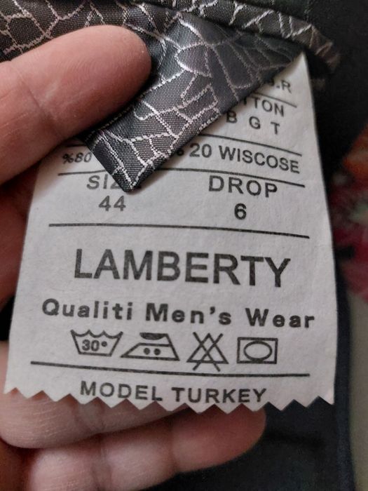 Янги костюмлар сотилади