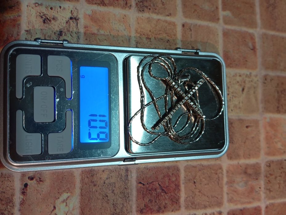 златен кръс с брилянти