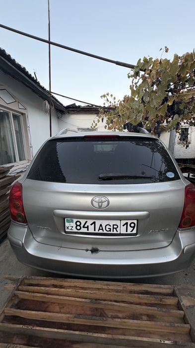 Toyota avensis 2004 года универсал