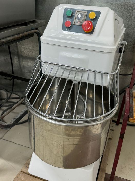 Продам тестомес на 30 литров