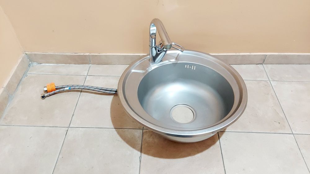 Умывальник круглый со смесителем