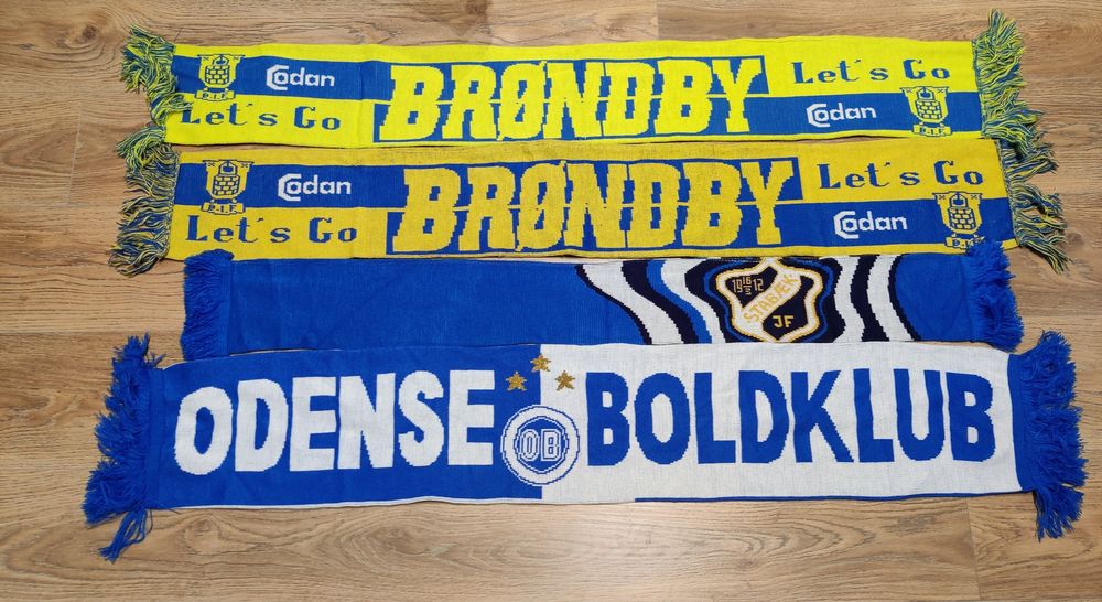 Колекция футболни шалове