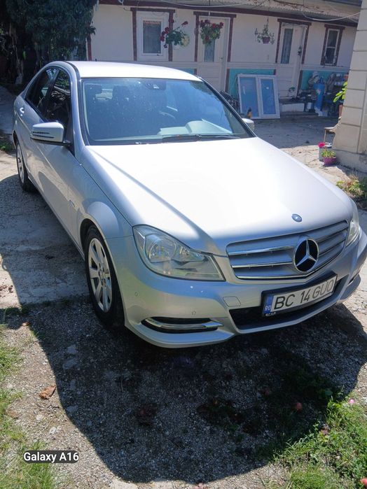 mercedes c 180 blue eficiency 2012 benzina 156 cp 172000 km optiuni full fara gram de rugina 9800 E  neg