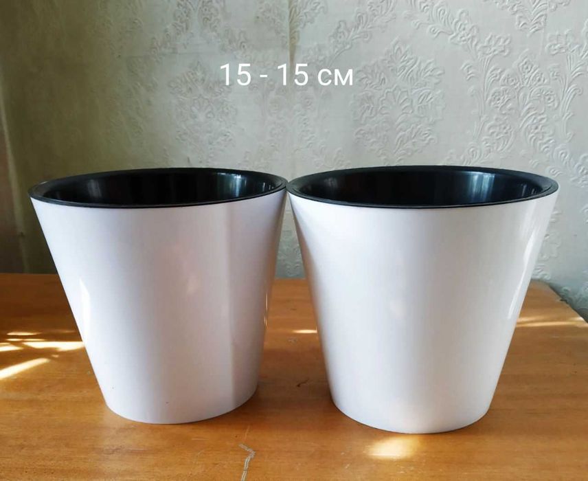 Продаю белые горшочки для цветов ( 15-15 ) -2 шт