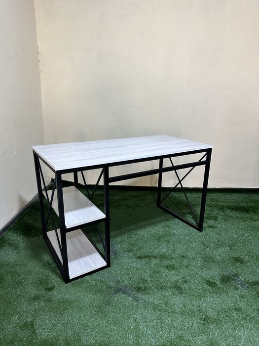 Стол в стиле лофт