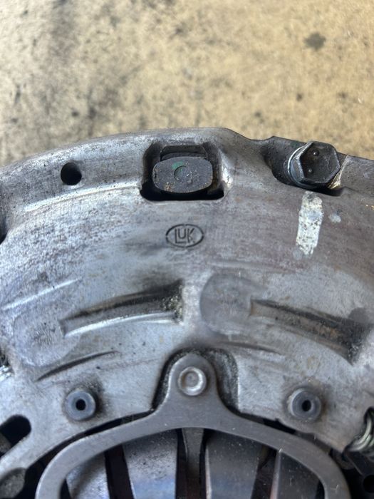Демпферен маховик комплект  за Toyota Avensis 2,2d-cat 177кс
