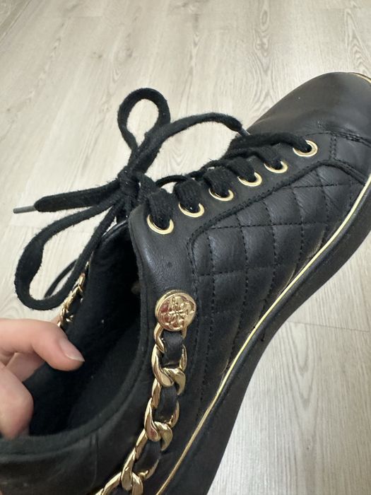 Кроссовки Guess с цепочкой