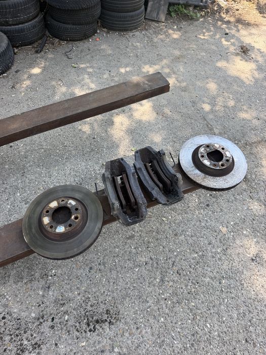 Комплект предни спирачни апарати Brembo и дискове 4L0615105F за Audi Q7, VW Touareg, Cayenne