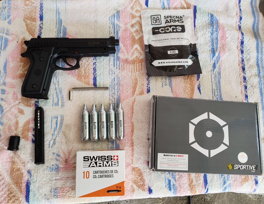 Pistol Airsoft  4 Jules cu Pachet Complet ! Co2 Cybergun PT92 - 4 Jules