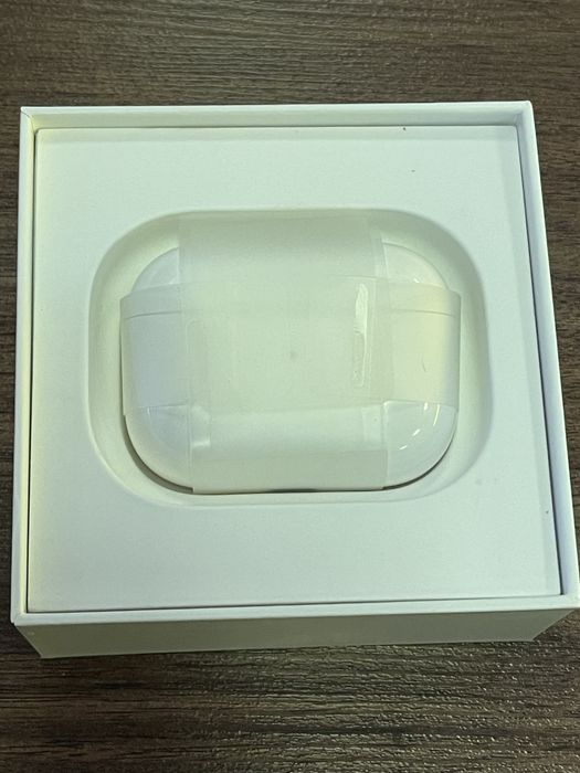 Airpods pro (Wireless Cgarding Case)