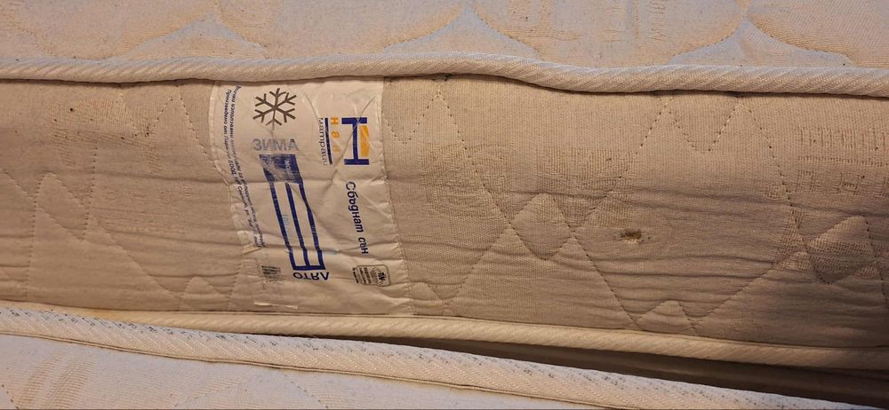 Две единични легла