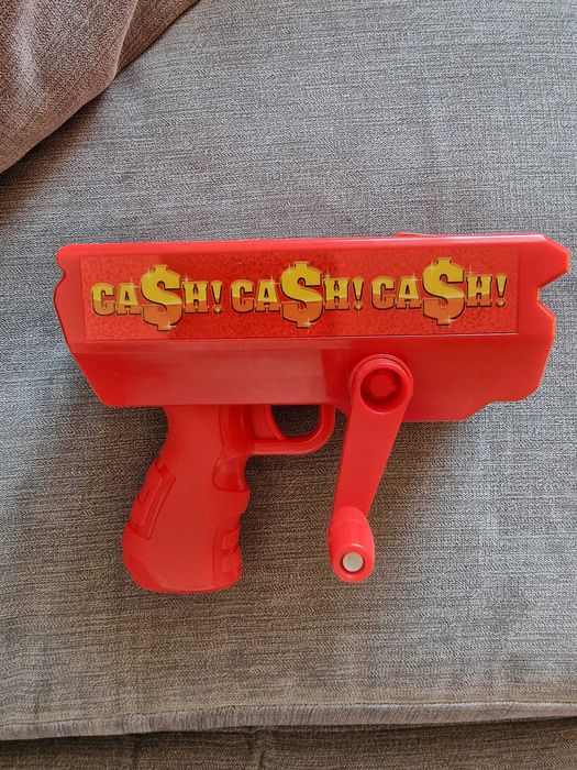 Парти пистолет за пари