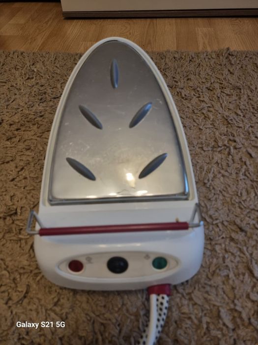 Vând statie de călcat Electrolux