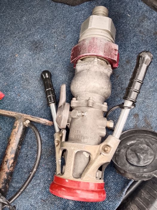 Присоска для заправки самолёта.