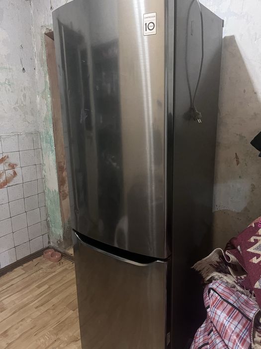 Продам холодильник LG