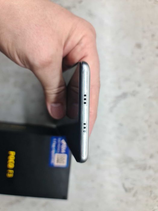 Продам телефон POCO F3