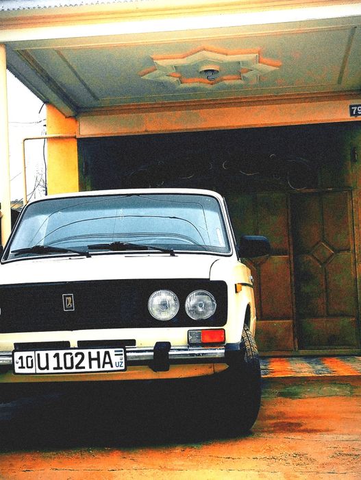 Mashina sotiladi.kelishidigan joyi bor .3500 $$$. Sunatiga oʻtib ber.