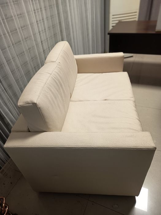 Продавам кожен диван