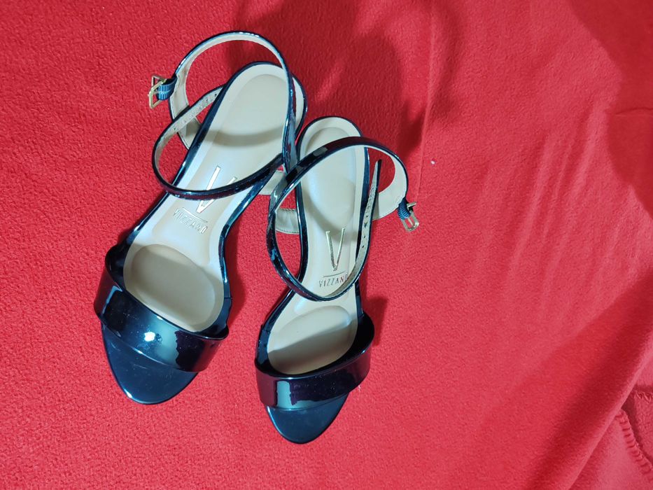 Sandale elegante,din lac,pentru evenimente cu stil